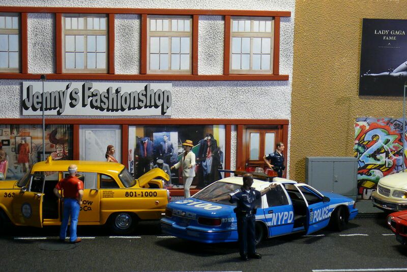 1:18 Diorama: Straßenscene NYC Bild 2