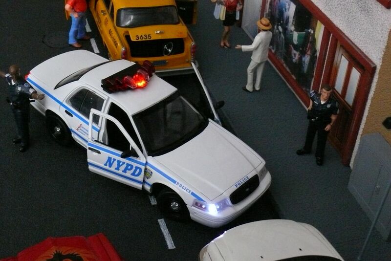 1:18 Diorama: Straßenscene NYC Bild 16